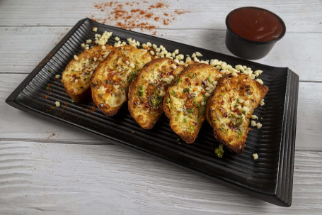 Cheese And Chilli Flakes Garlic Bread