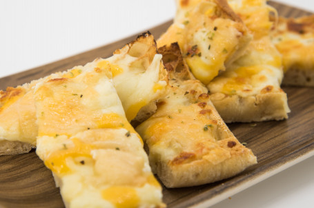 Pan de cristal con cuatro quesos gratinados