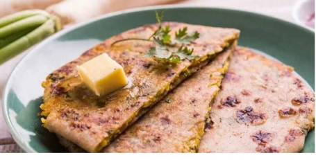 Mooli And Mirch Mix Paratha (In Butter)