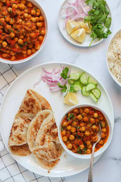 Chana Masala With 2 Plain Paratha