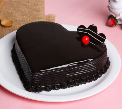 Lovely Heart Snape Chocolate Cake 450 Grm