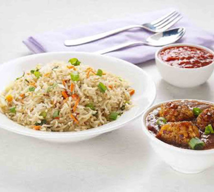 Veg Fried Rice With Manchurian Gravy (400 Gms)