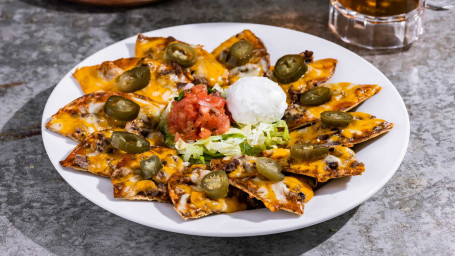 Classic Nachos With Beef