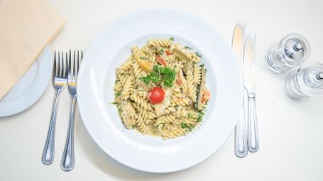 Fusilli Con Pollo Primavera