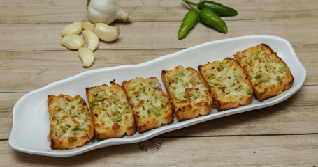 Cheese Chilli Chicken Garlic Bread