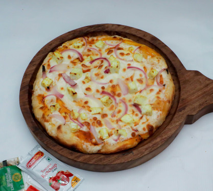 8 Cheese Chilli Paneer Pizza