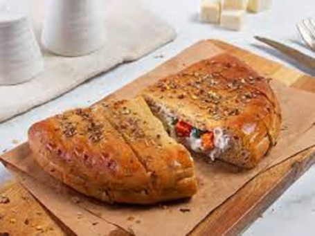 Panner Tikka Stuffed Garlic Bread