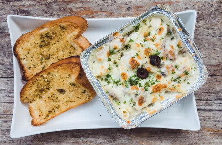 Baked Penne With Chicken Mushroom In White Cheese Sauce