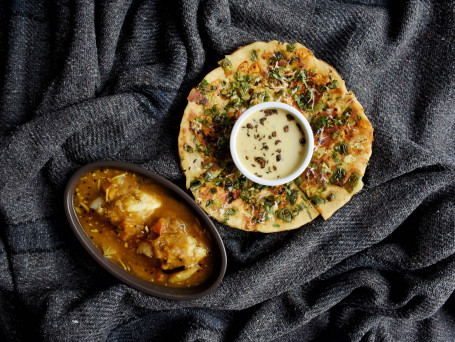 Sambar Vada (1 Pc) Mixed Uttapam (1 Pc)