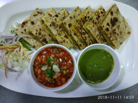 Stuffed Tawa Paratha Paneer