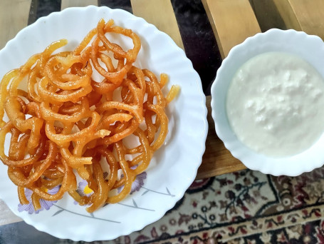 100Gm Jalebi+100Gm Dahi