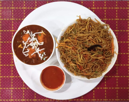 Singapore Noodles Served With Paneer Manchurian Chutney