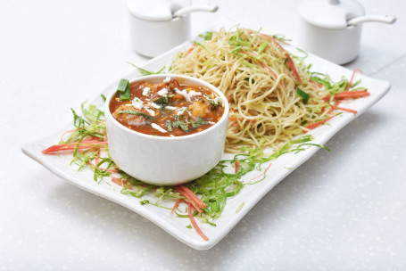 Veg Chop Suey Served With Manchurian