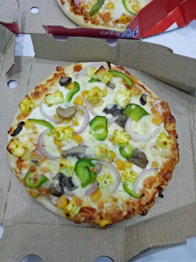 7 Deluxe Delight Pizza