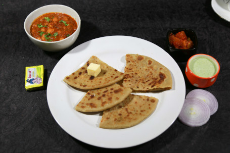 Aloo Paneer Pyaaz Paratha Meal