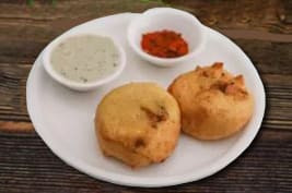 Potato Vada 4 Pcs Served With Hari Chutney Meethi Chutney Coke 250 Ml