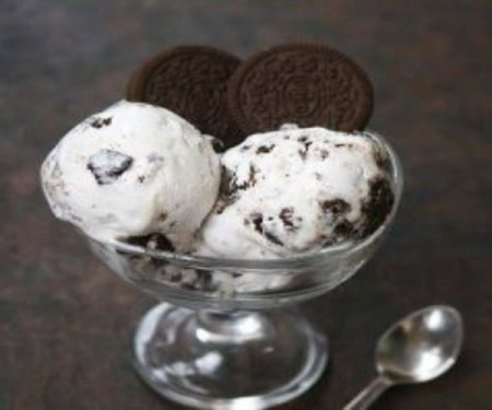 Vanila Ice Cream With Oreo Bisccuit