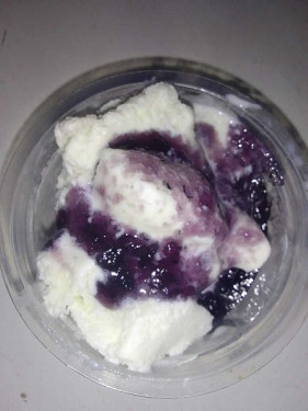 Vanila Ice Cream With Blueberry Crush