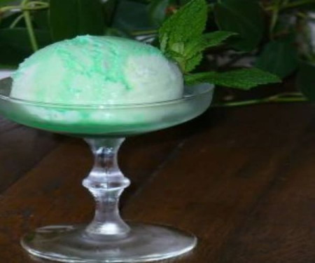 Vanila Ice Cream With Mint