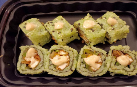 Paneer Chili Sushi In Green (Uramaki) (8 Pieces)