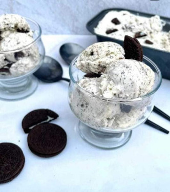 Vanila Ice Cream With Oreo Biscuit