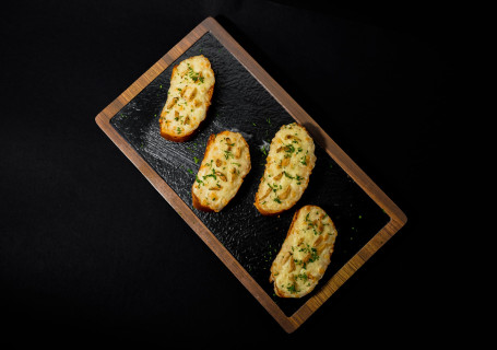 Cheese Roasted Garlic Bruschetta (4 Pcs)