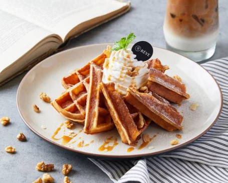 Fǎ Shì Jiāo Táng Hé Guǒ Sōng Bǐng Caramel Walnuts Mochi Waffle