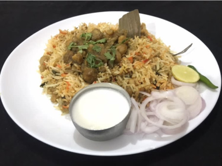 Lucknowi Pindi Chole Dum Biryani