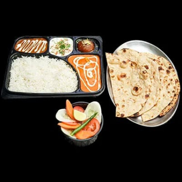 Paneer Makhani Thali With Salad/Raita/Dessert