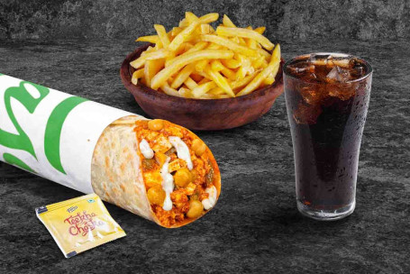 (Per 1 Porzione) Chole Paneer Wrap Fries Thums Up Meal