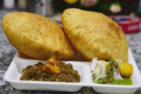 Special Paneer Chole Bhature 2 Pcs