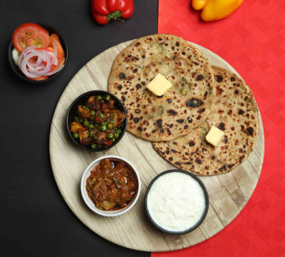 Dal Makhani With Paratha Box