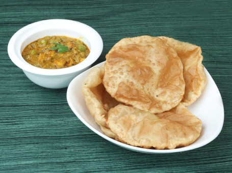 Paneer Puri Thali