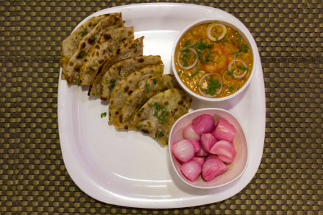 Chole With Stuffed Kulcha