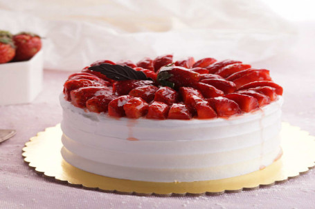 Fresh Strawberry Cream Cake