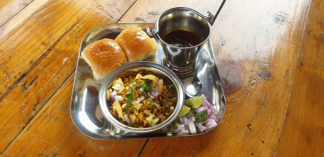 Special Misal Butter Pav