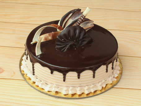 Swiss Chocolate Premium Cake (1/2 Kg)