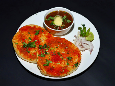 Butter Chole Kulche With Masala Kulcha