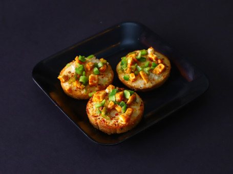Spicy Cheese And Paneer Garlic Bread (3 Pcs)(Served With Tomato Ketchup)