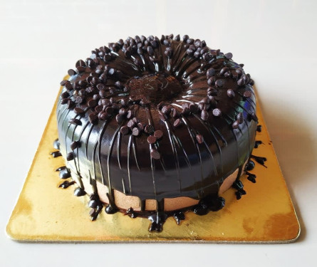 Eggless Premium Chocolate Chips Cake