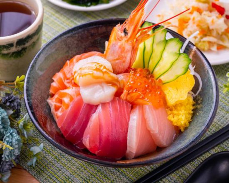 天星極上海鮮丼