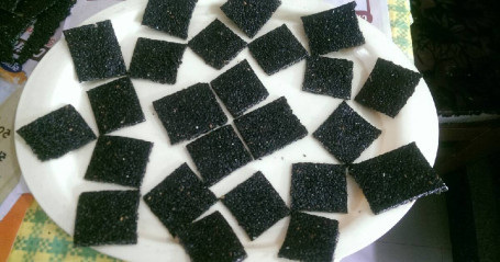 Black Till Chikki (250 Gms)