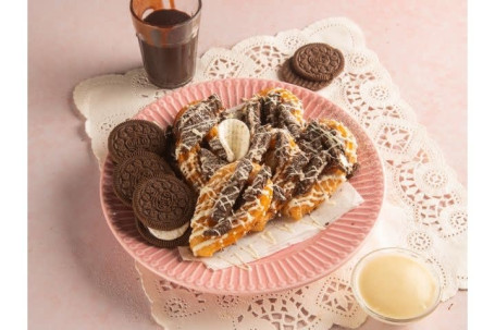 Crunchy White Chocolate Oreo Churros