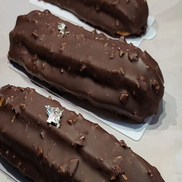 Hazelnut Eclair