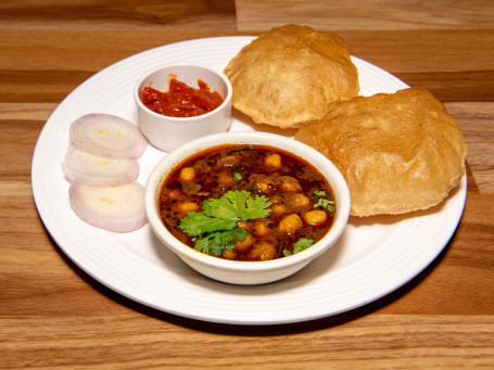 Chole Poori [4 Puri