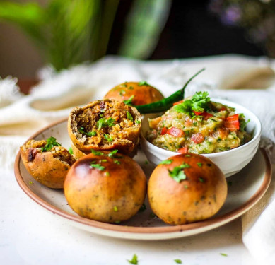 Bihari Litti Chokha 4 Pieces)