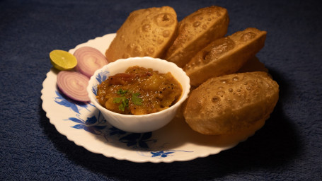 Aloo Rassa With 4 Puri