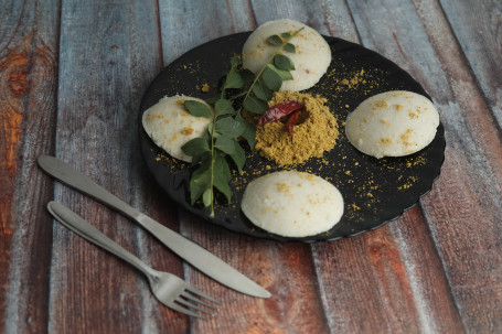 Idli Podi With Chutney