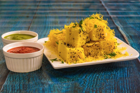 Khaman (100 Gms)