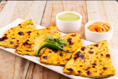 Aloo Pyaj Hari Mirch Paratha